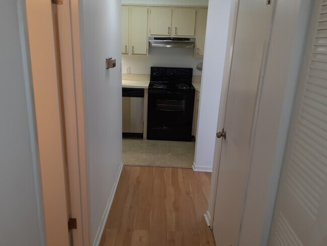 Building Photo - 3350 Altamont S