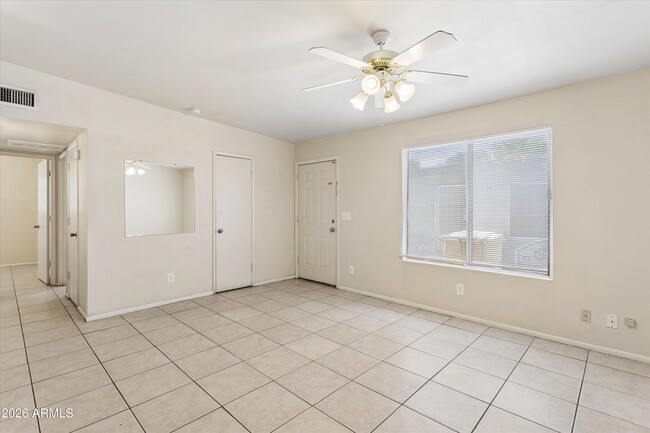 Building Photo - 7010 N 68th Dr