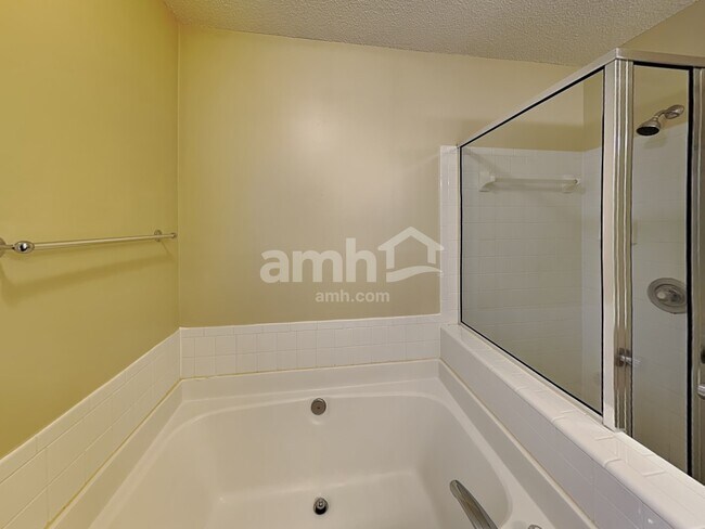 Building Photo - 13324 Damson Dr