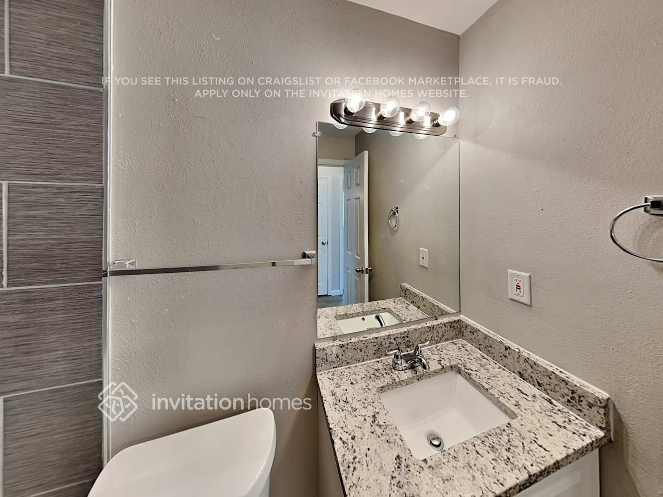 Building Photo - 16265 E Hamilton Pl