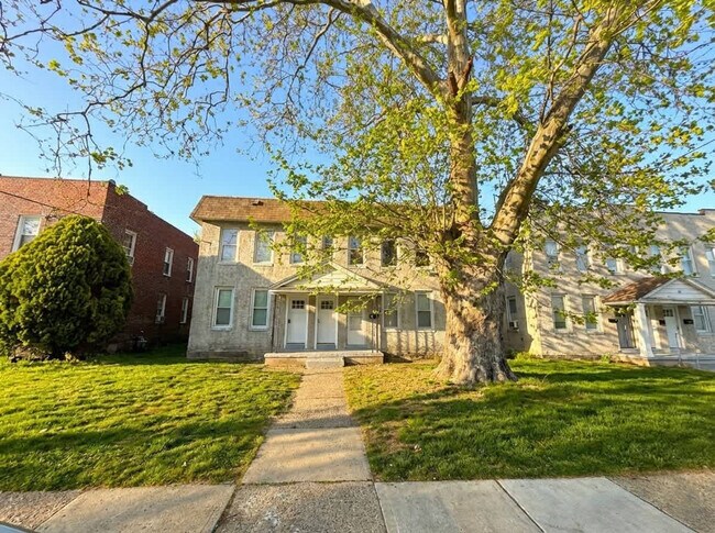 Building Photo - 203 S Dupont St