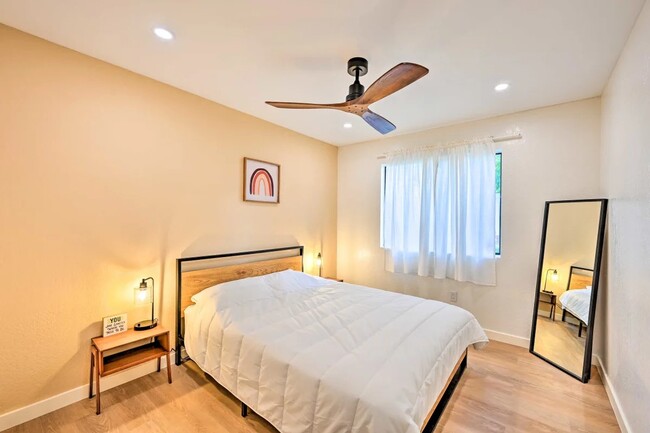 Bedroom 2 | Main Level | Queen Bed - 1013 S Sunshine Ave