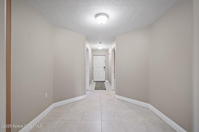 Building Photo - 551 Casa Bella Dr
