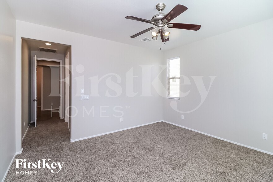 Building Photo - 5027 W St Catherine Ave