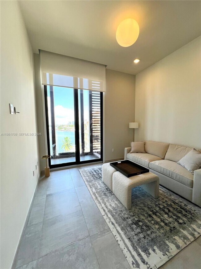 Building Photo - 3581 E Glencoe St