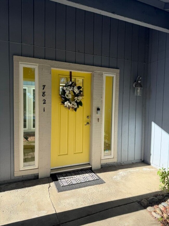 Building Photo - Charming 3 Bedroom + 2 Bathroom Half-Plex Near the American River in Fair Oaks: $2,375.00 + $100.00