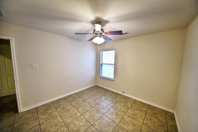 Building Photo - Stunning 3-Bedroom Home with Office in Charleston Parke, Cibolo - Realtor Commission offered: $500
