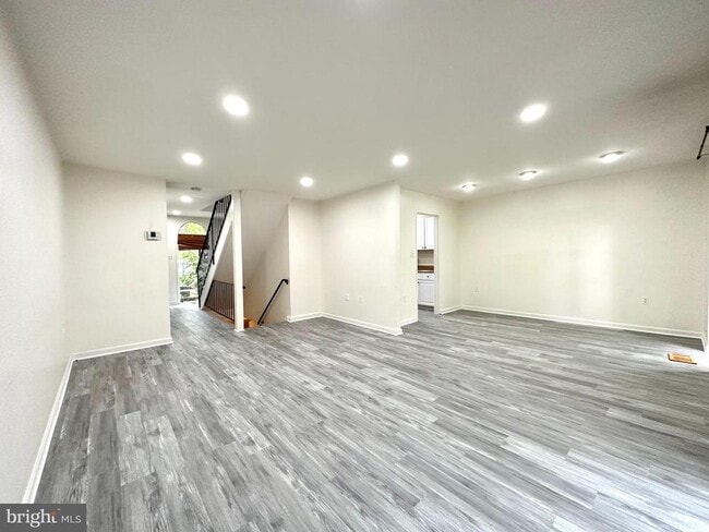 Building Photo - 8119 Inverness Ridge Rd