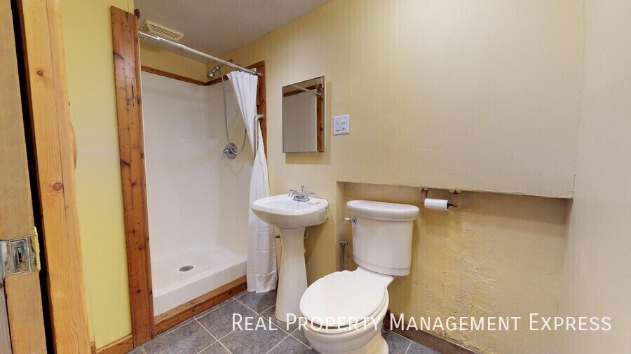 Building Photo - 2 Bedroom 1 Bathroom Apartment near August...