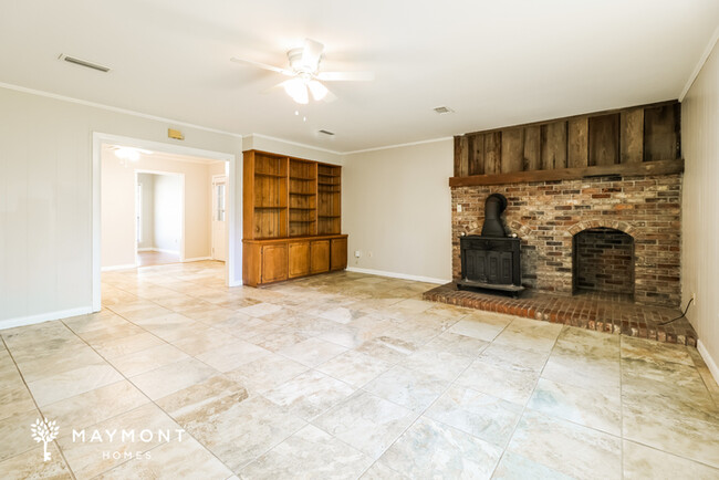Building Photo - Lovely 3 Bedroom 2 Bathroom Home in Benton