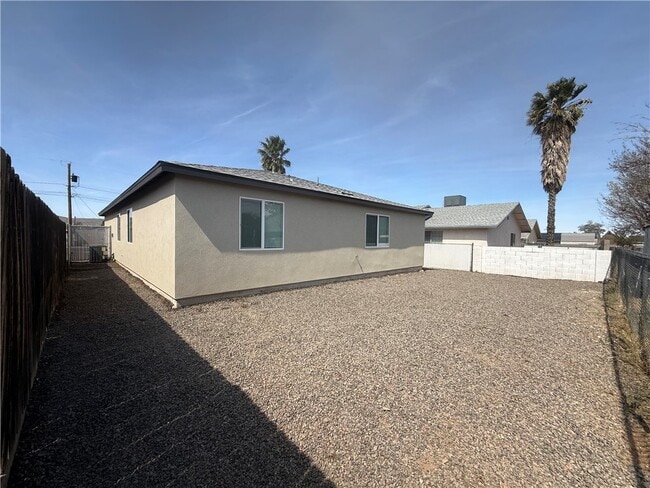 Building Photo - 3606 N Wells St