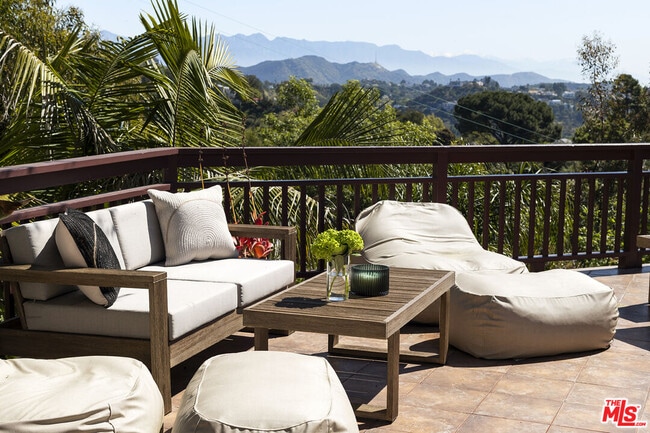 Building Photo - 2251 Sunset Heights Dr