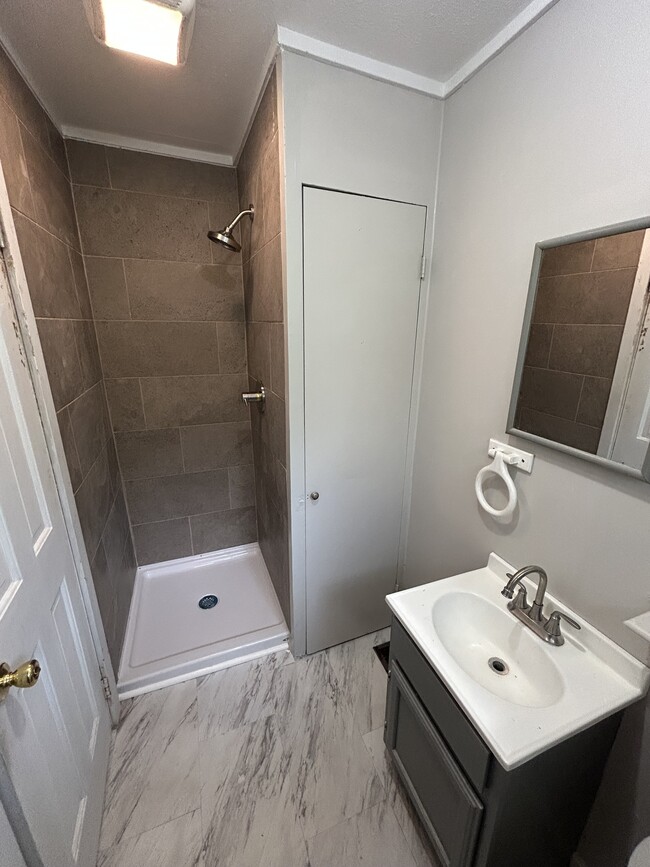 Building Photo - 160 Warrior Cir