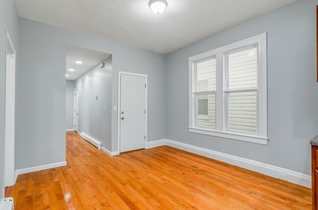 Building Photo - 396 Union St