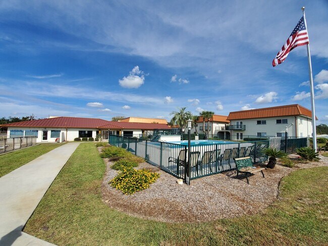 Building Photo - For Lease - 2BR/1BA at Landmark Condominiums!