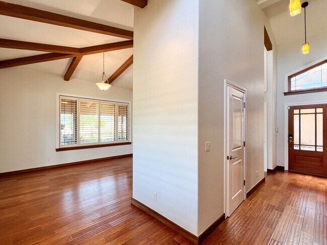 Building Photo - Charming Two Bedroom Country House with Vi...