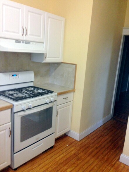 Building Photo - 2037 Park Ave