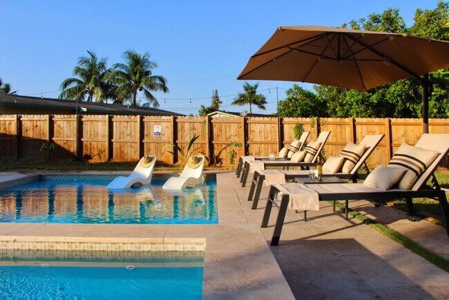 Building Photo - 1814 NW 14th Ave