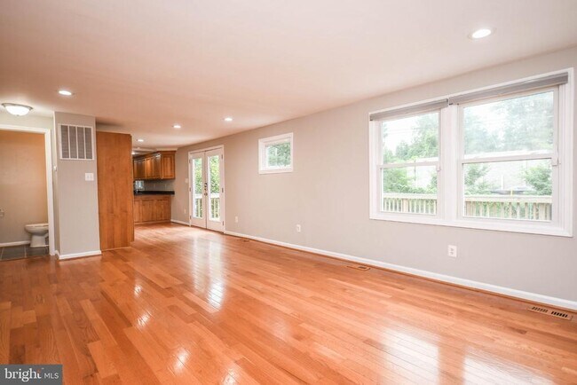 Building Photo - 9627 Locust Hill Dr