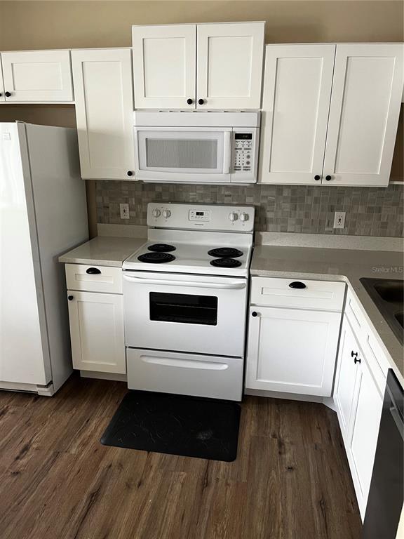 Building Photo - 8526 HUNTERS KEY Cir