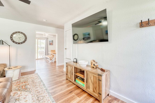 Primary Photo - 1308 SE E St