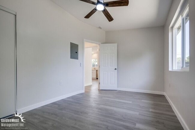 Building Photo - Remodeled 2Bdm 1Ba Apartment with Spacious...