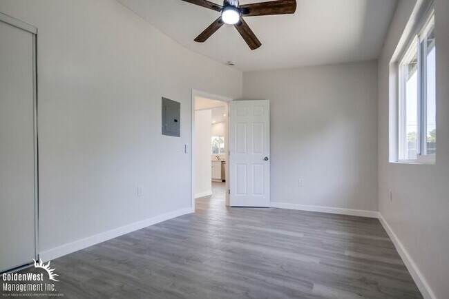 Building Photo - Remodeled 2Bdm 1Ba Apartment with Spacious Yard in La Mesa