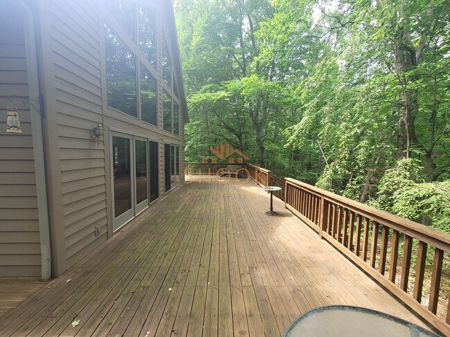 Building Photo - A Little Piece of Tennessee! Your Private Wooded Home!