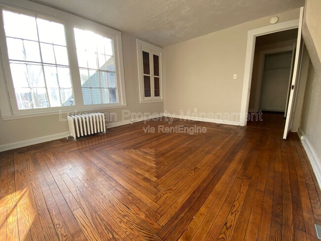 Building Photo - 417 Oak St