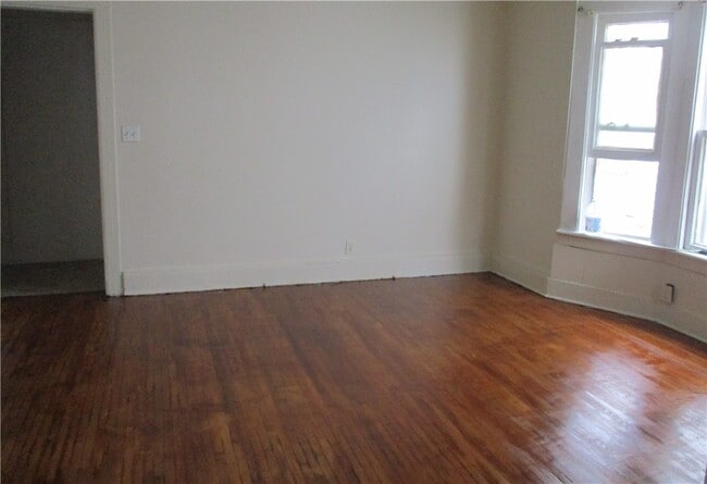 Building Photo - 128 Bartlett St