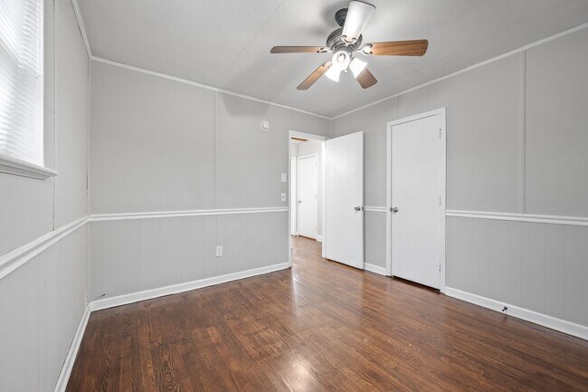 Building Photo - 4620 Golf Park Dr