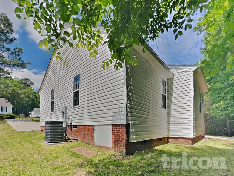 Building Photo - 1031 Laurel Leaf Rd