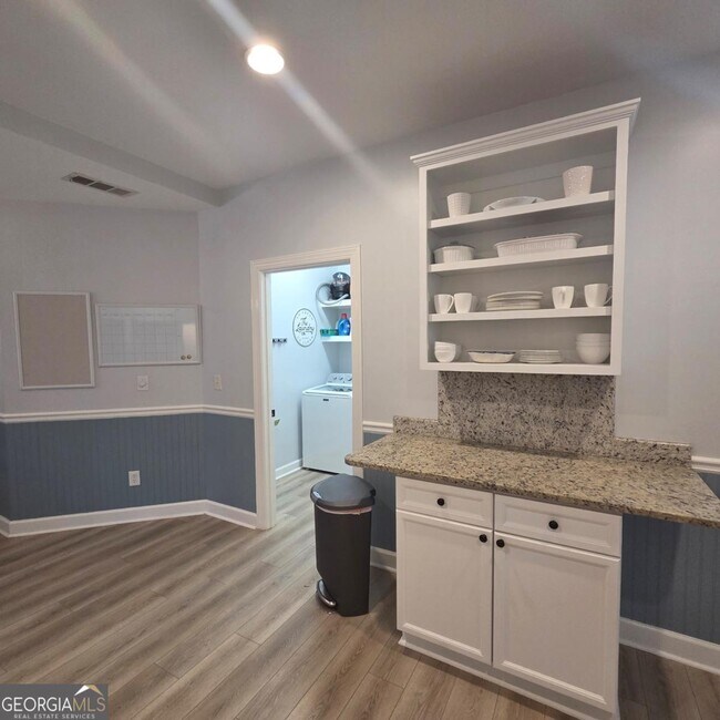 Building Photo - 105 Cottage Grove