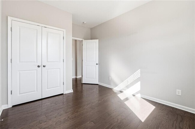 Building Photo - 156 Round Pond Dr