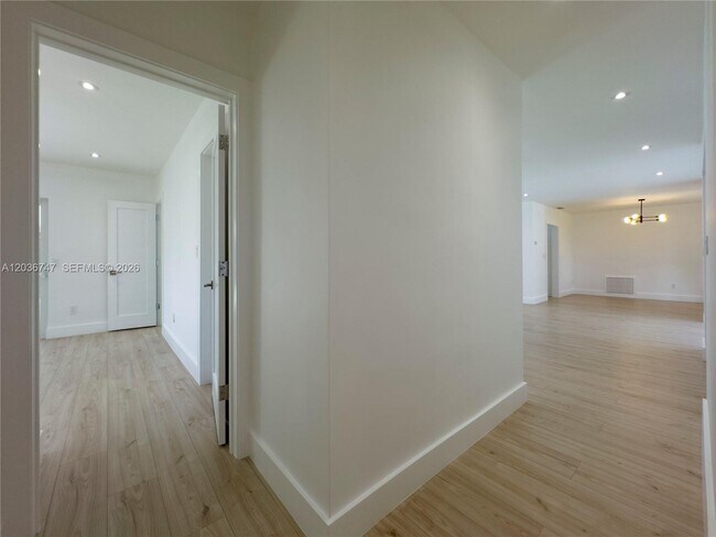 Building Photo - 15340 SW 85th Ave