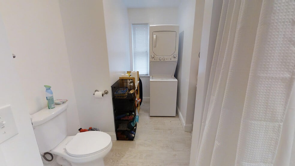 Building Photo - 7 Jay St