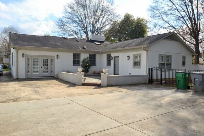 Building Photo - 1310 Ferncliff Rd