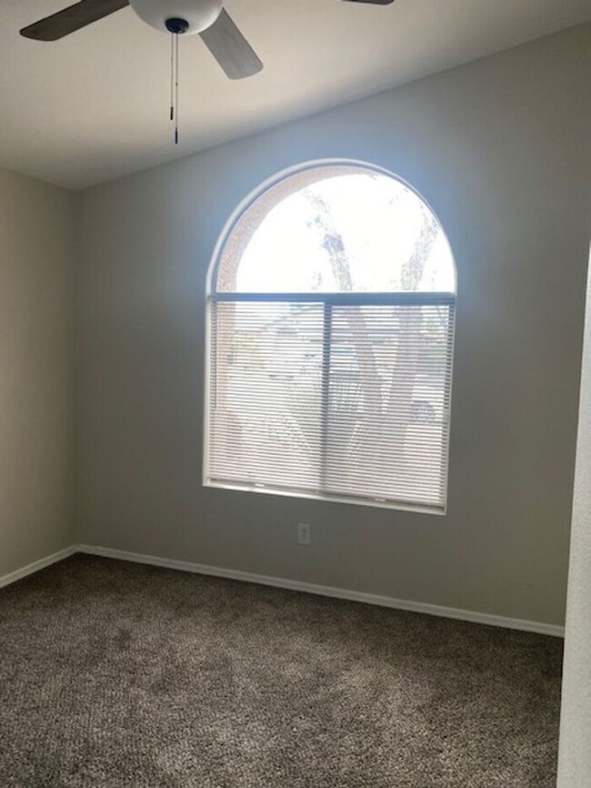 Building Photo - $2,350 3 Bedroom Gilbert 85296 Home For Le...