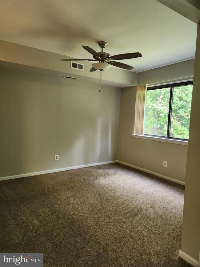 Building Photo - 39 5 Crown Royal Cir