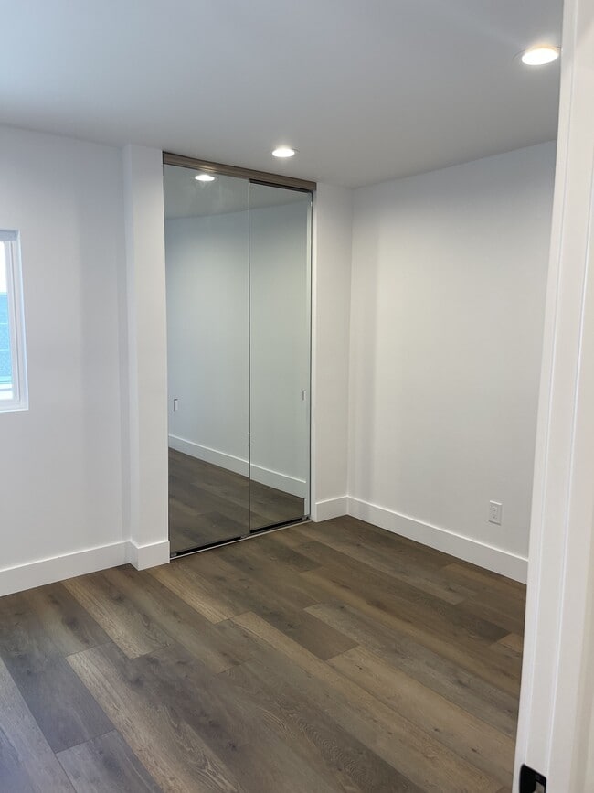 Building Photo - 1536 N Commonwealth Ave