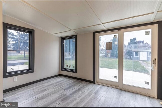 Building Photo - 259 Pinecrest Dr