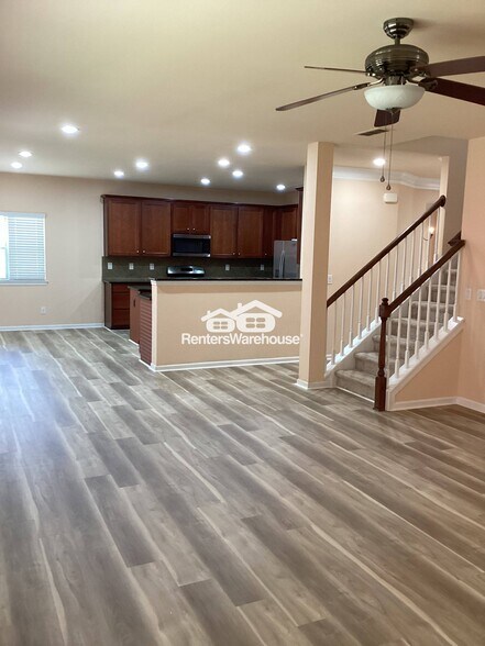 Building Photo - 4470 Hedgewood Dr