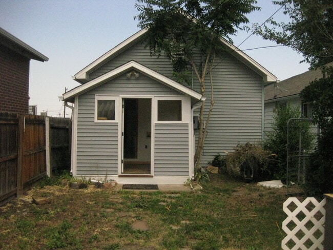 Building Photo - 1469 Chase St