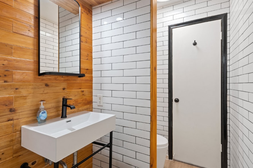 Building Photo - 5041 Cedar Springs Rd