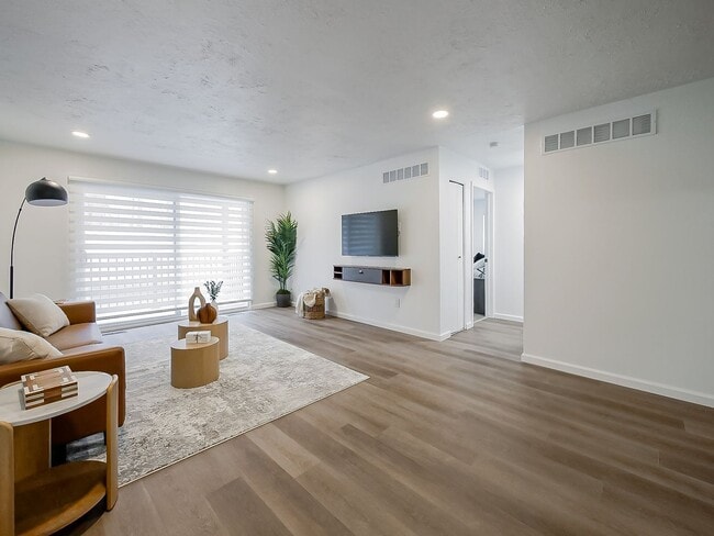 Building Photo - Luxury Living at Z on Plymouth – 1,000 SF Two-Bedroom Residence