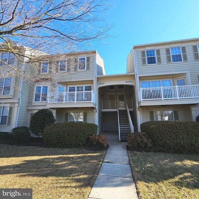 Building Photo - 8202 Catbird Cir