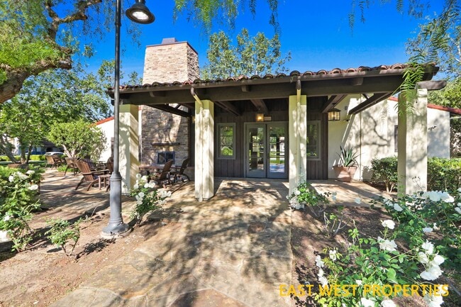 Building Photo - 27 Hathaway