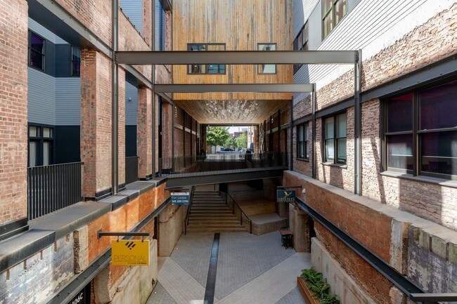 Building Photo - 2212 1st Ave N