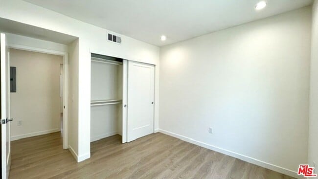 Building Photo - 5222 Satsuma Ave