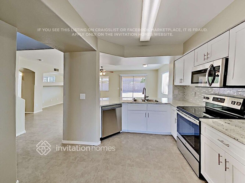 Building Photo - 15555 W Meade Ln